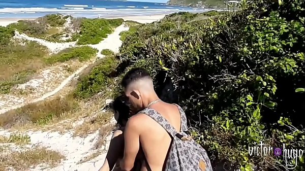 Coroas De Sexo Peludo Na Praia De Nudismo