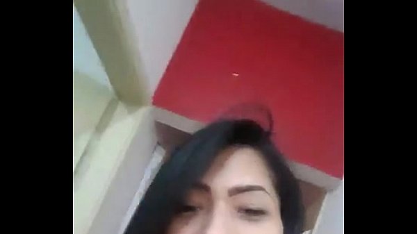 Mulher Coroa Mostrando Os Peitos Na Webcam