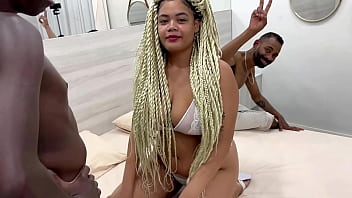 Brasileira apanhando na cara