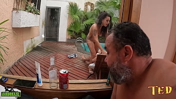 Casal de novinhos amadores filmando a foda caseira caíram na ne