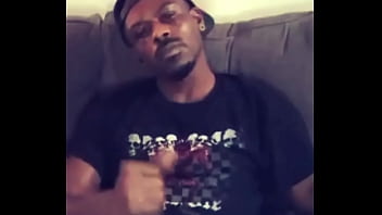 Mãe batendo punheita no filho